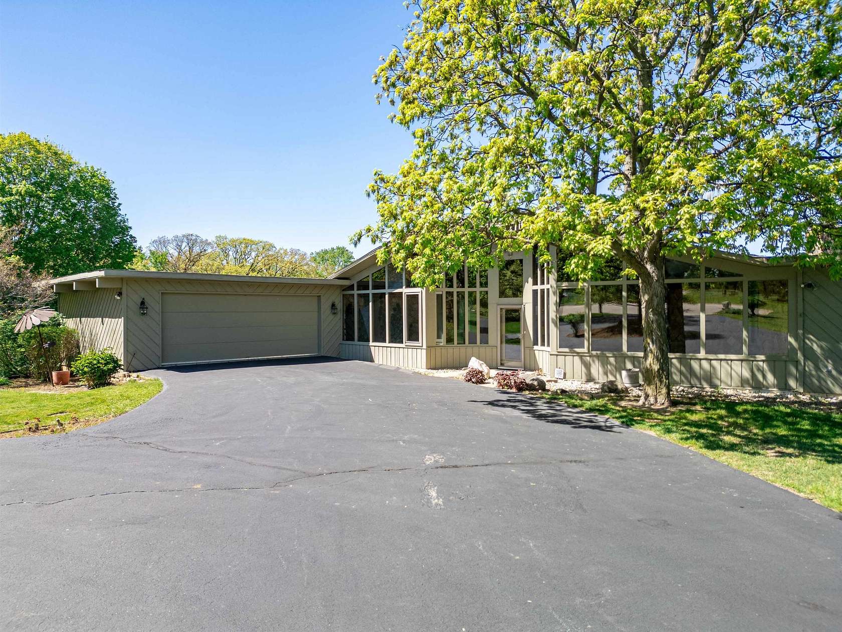 2.8 Acres of Land with Home for Sale in Rockford, Illinois