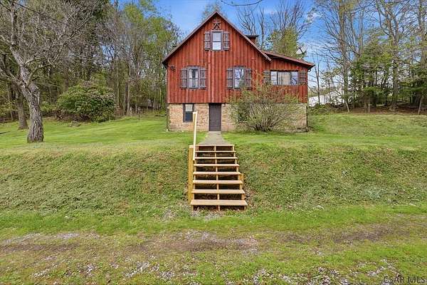 2.1 Acres of Land with Home for Sale in Johnstown, Pennsylvania