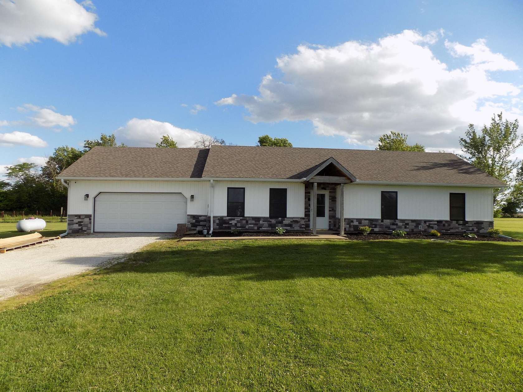 3.1 Acres of Land with Home for Sale in Centralia, Missouri