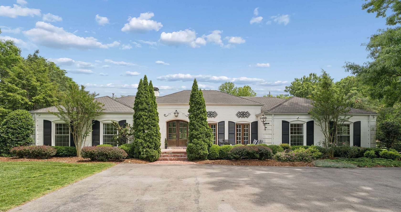 2.2 Acres of Land with Home for Sale in Nashville, Tennessee