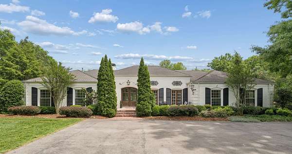2.2 Acres of Land with Home for Sale in Nashville, Tennessee