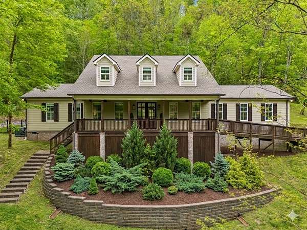 9.7 Acres of Land with Home for Sale in Franklin, Tennessee