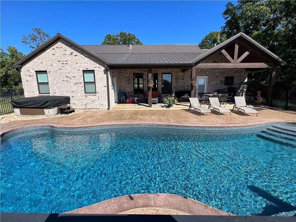 15.8 Acres of Land with Home for Sale in Omaha, Arkansas