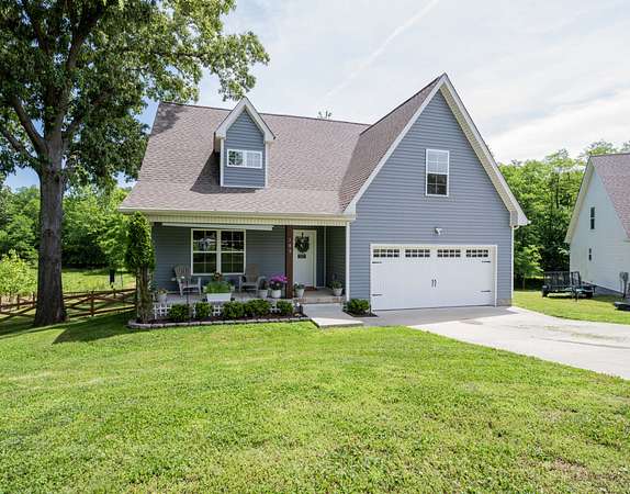 4.1 Acres of Land with Home for Sale in Clarksville, Tennessee