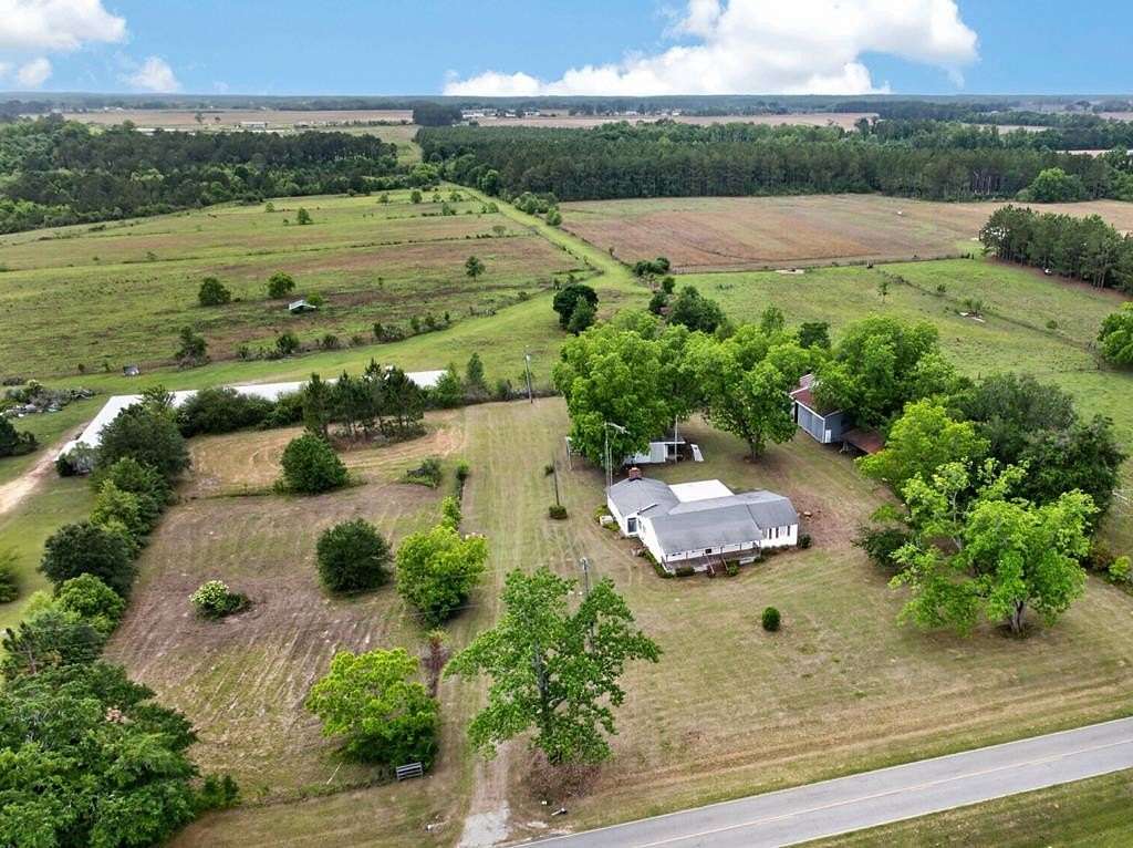 2.8 Acres of Land with Home for Sale in Doerun, Georgia
