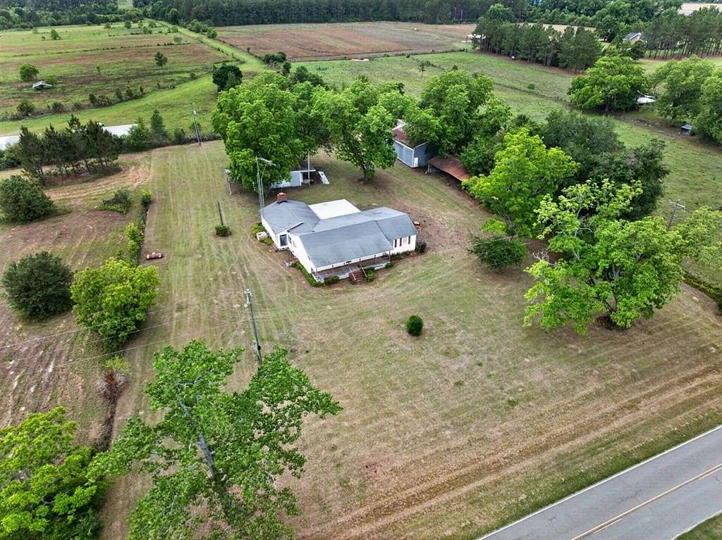 2.8 Acres of Land with Home for Sale in Doerun, Georgia