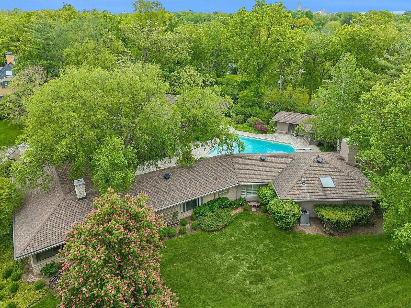 1.83 Acres of Land with Home for Sale in Des Moines, Iowa