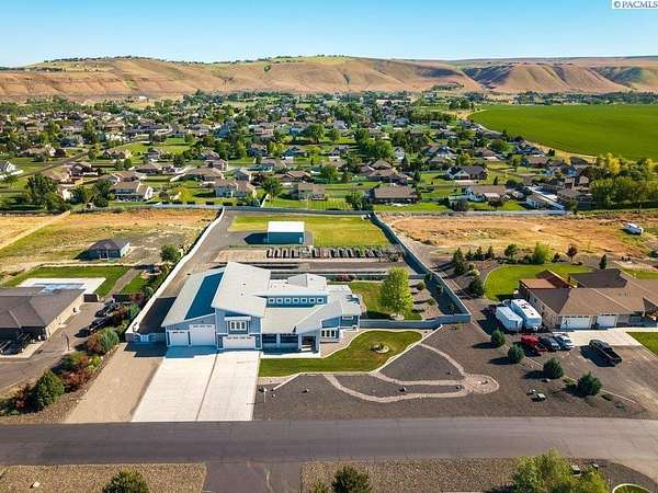 2.55 Acres of Land with Home for Sale in Kennewick, Washington
