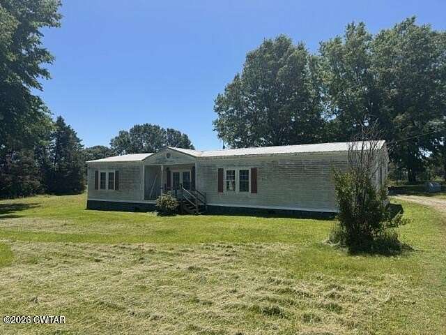 1.5 Acres of Land with Home for Sale in Trenton, Tennessee