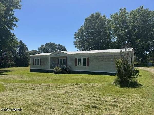 1.5 Acres of Land with Home for Sale in Trenton, Tennessee