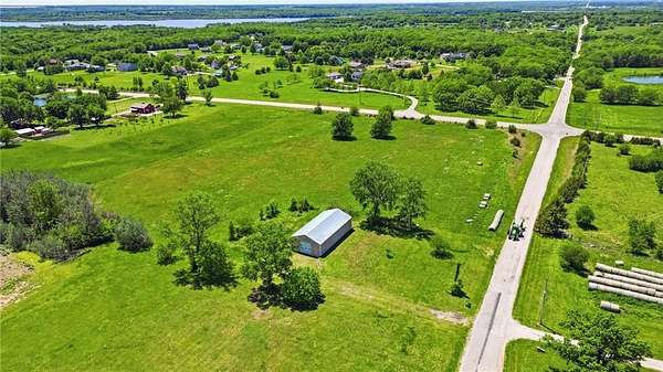 6.8 Acres of Improved Residential Land for Sale in Spring Hill, Kansas