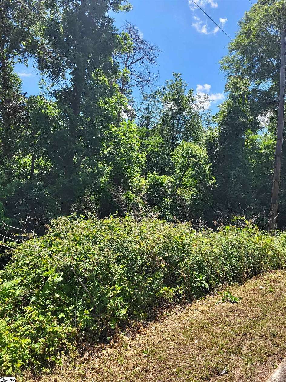 6 Acres of Land for Sale in Taylors, South Carolina