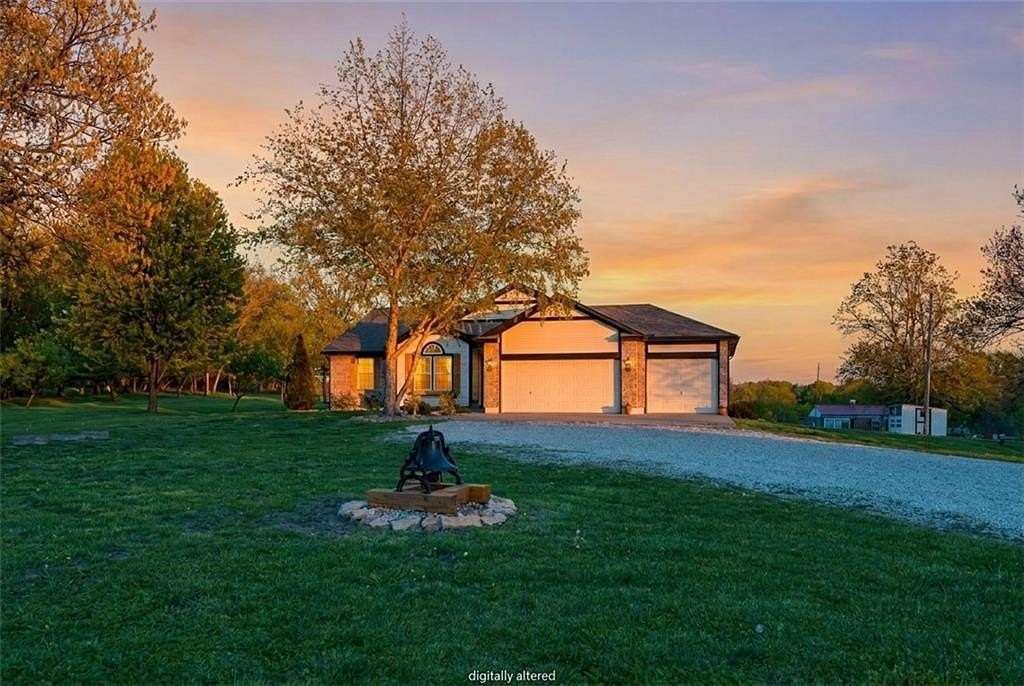 4 Acres of Land with Home for Sale in Kearney, Missouri