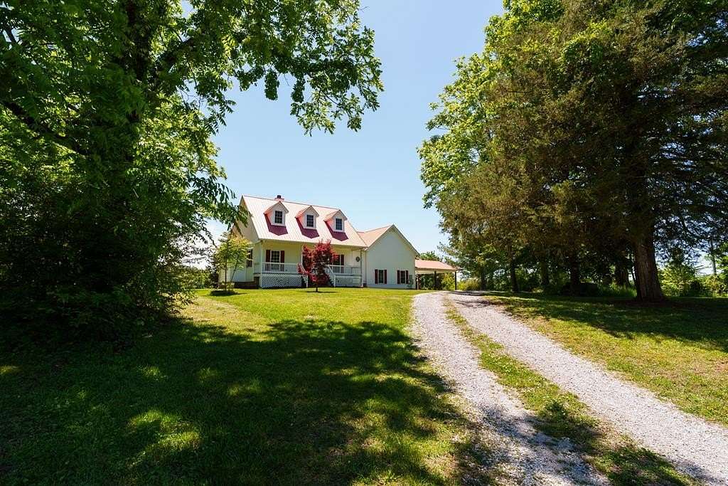 5 Acres of Land with Home for Sale in Baxter, Tennessee