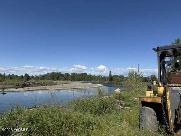 30.4 Acres of Land with Home for Sale in Zillah, Washington