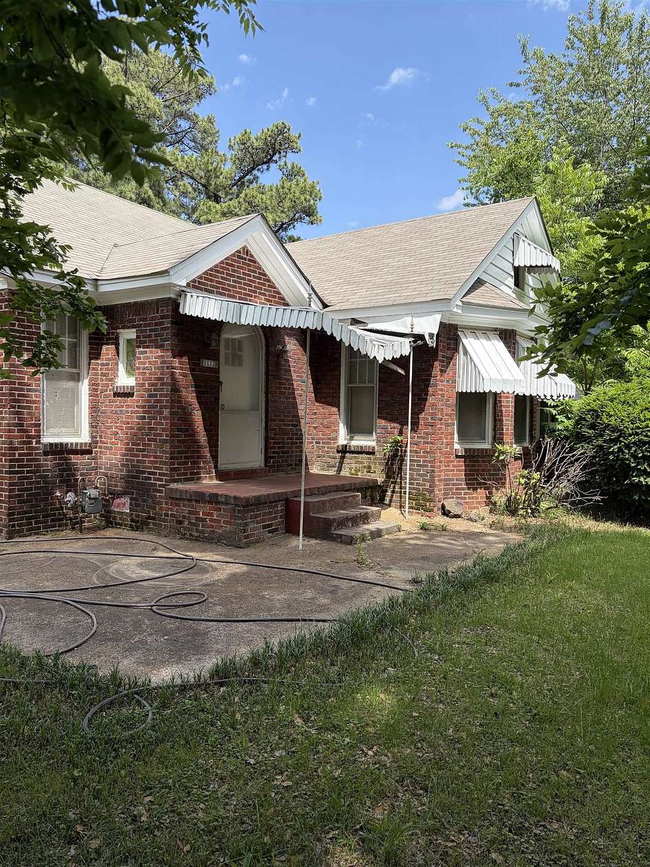 2.38 Acres of Land with Home for Sale in Memphis, Tennessee