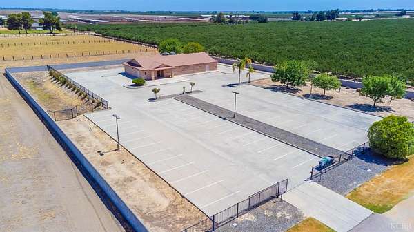 2 Acres of Improved Residential Land for Sale in Riverdale, California