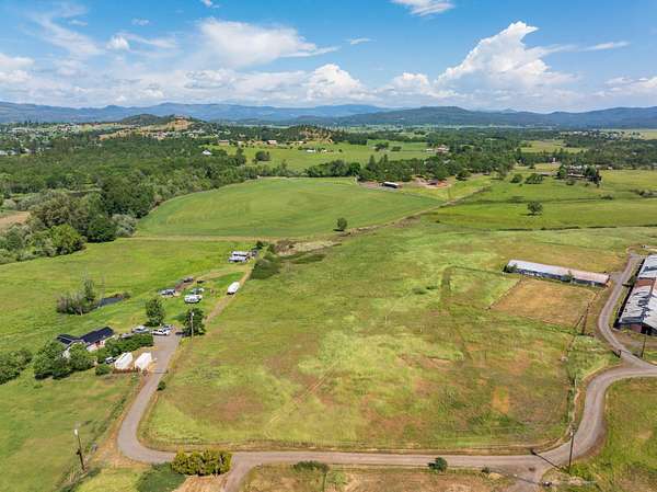 5.89 Acres of Land for Sale in Eagle Point, Oregon