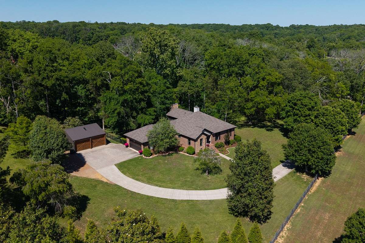 5 Acres of Land with Home for Sale in Hendersonville, Tennessee