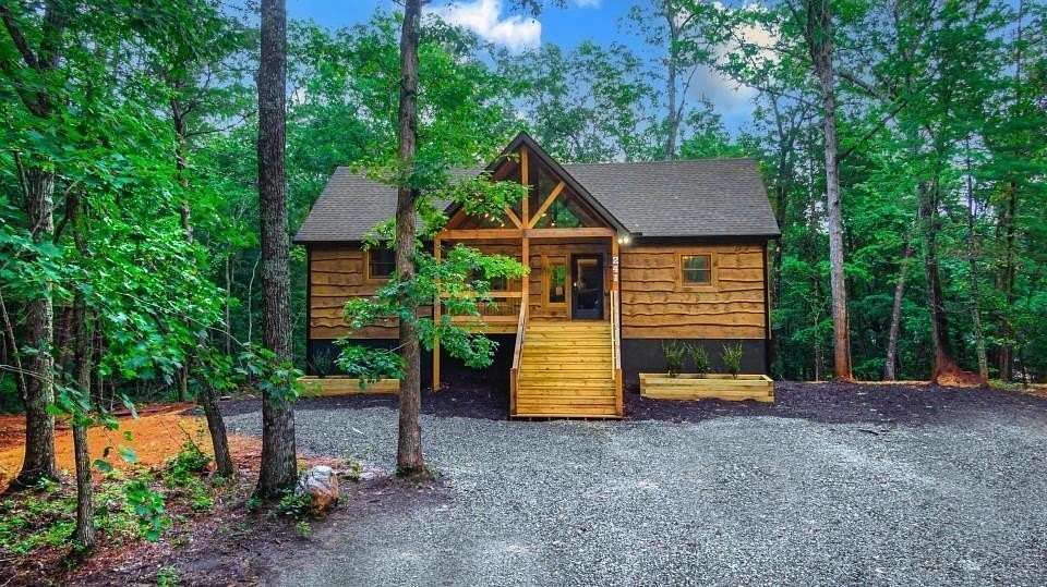 2.4 Acres of Land with Home for Sale in McCaysville, Georgia