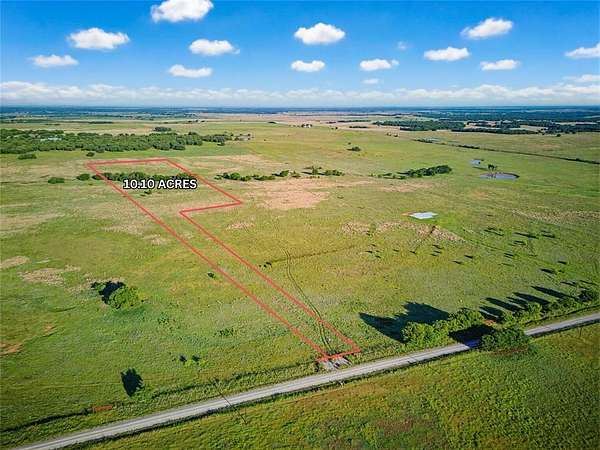 10.1 Acres of Land for Sale in Bellevue, Texas