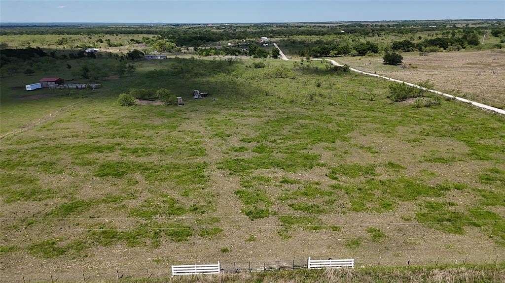 10 Acres of Recreational Land for Sale in Hubbard, Texas