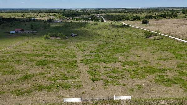 10 Acres of Recreational Land for Sale in Hubbard, Texas