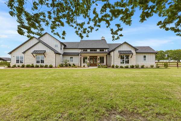 1.82 Acres of Land with Home for Sale in Van Alstyne, Texas