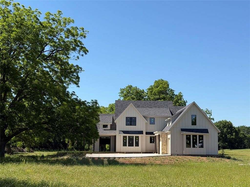 5 Acres of Land with Home for Sale in Whitesboro, Texas