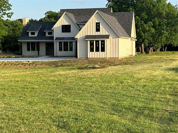 5 Acres of Land with Home for Sale in Whitesboro, Texas