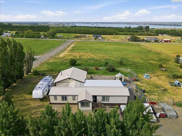 5 Acres of Land with Home for Sale in Kennewick, Washington