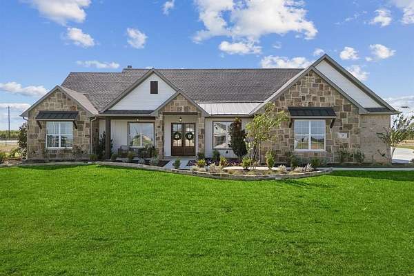 3.12 Acres of Land with Home for Sale in Valley View, Texas