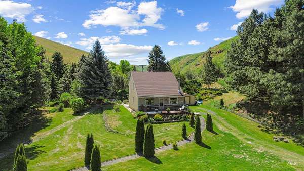30 Acres of Land with Home for Sale in Pomeroy, Washington