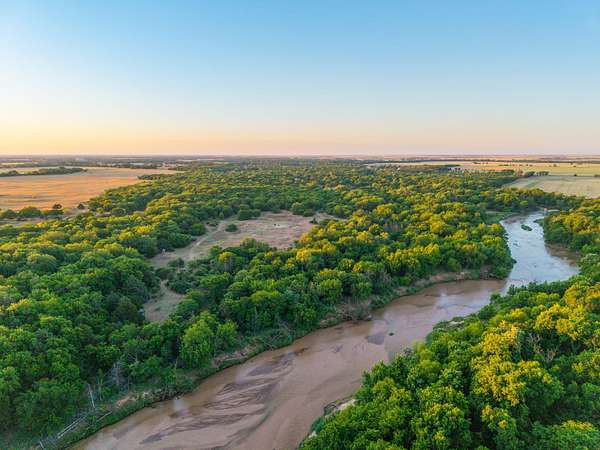 181 Acres of Recreational Land with Home for Sale in Argonia, Kansas