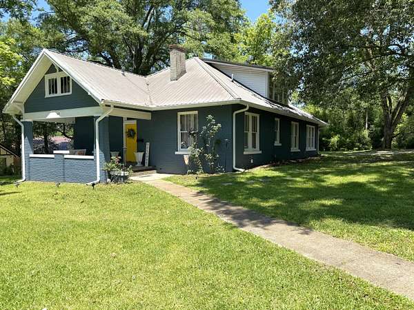 1.53 Acres of Land with Home for Sale in New Albany, Mississippi