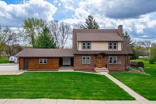1.5 Acres of Land with Home for Sale in Belvidere, Illinois
