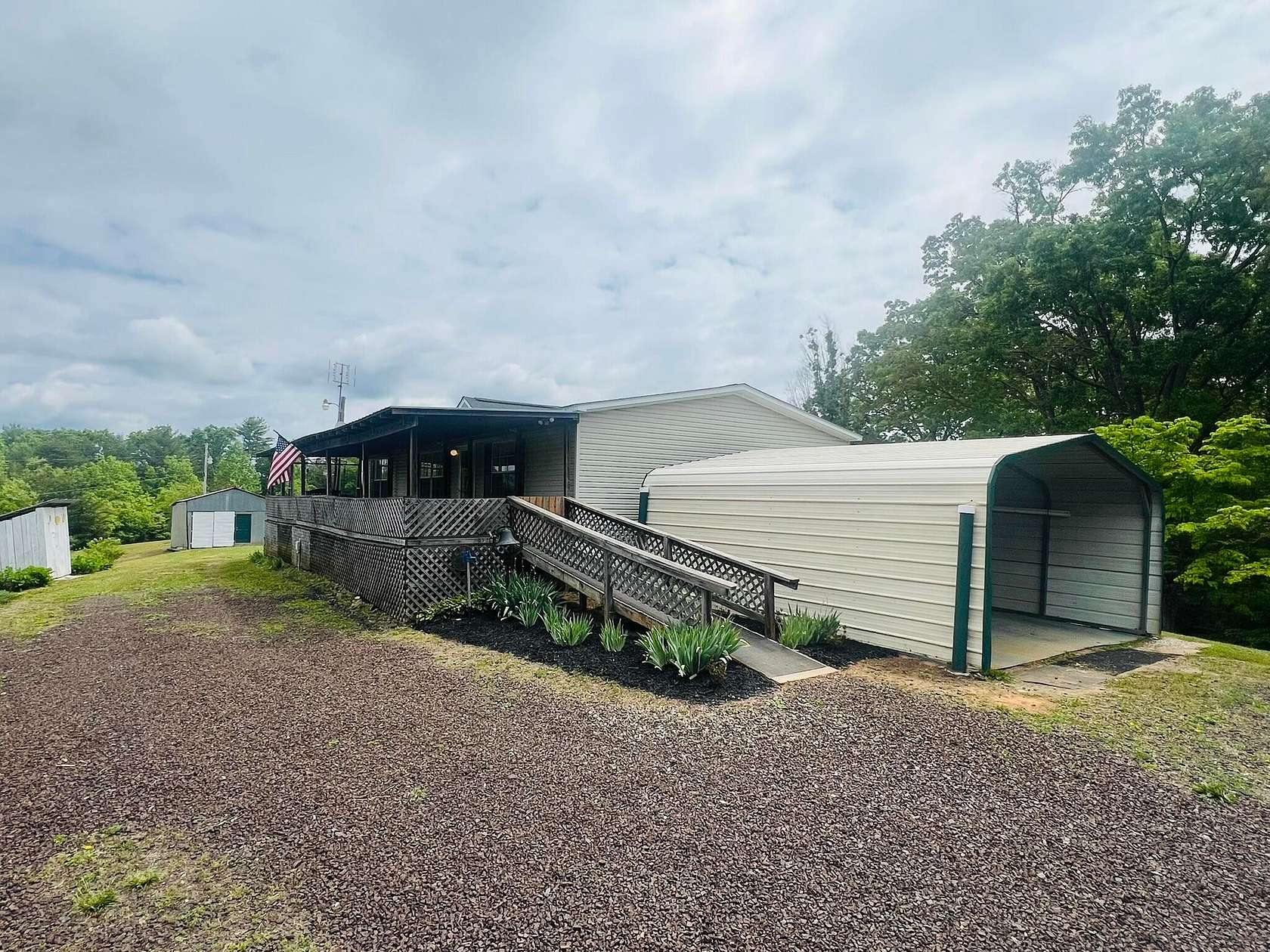 5 Acres of Land with Home for Sale in Farner, Tennessee