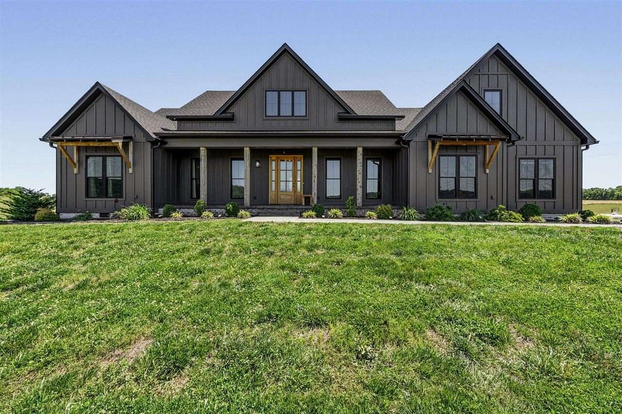 12.5 Acres of Recreational Land with Home for Sale in Smiths Grove, Kentucky