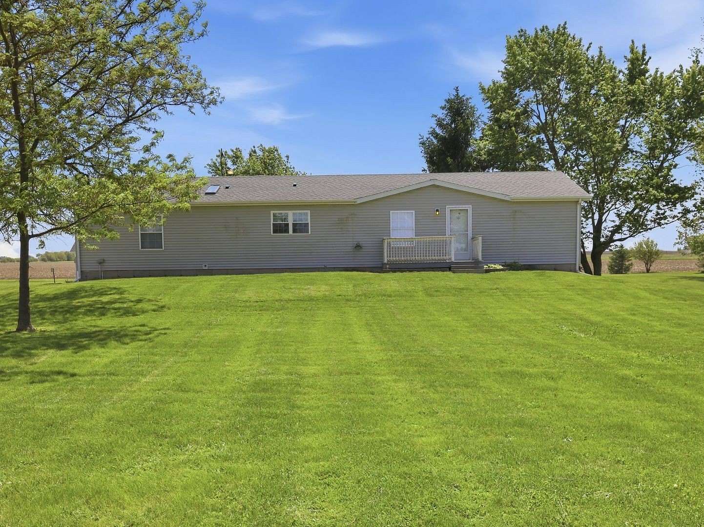 2.73 Acres of Land with Home for Sale in Hoopeston, Illinois
