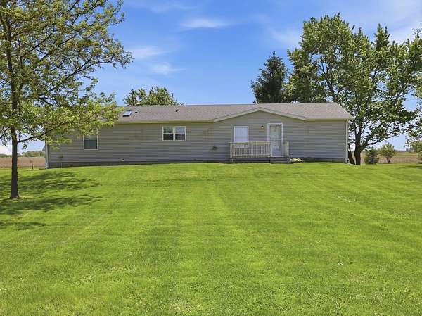 2.73 Acres of Land with Home for Sale in Hoopeston, Illinois