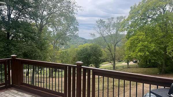 2.33 Acres of Land with Home for Sale in Franklin, Tennessee