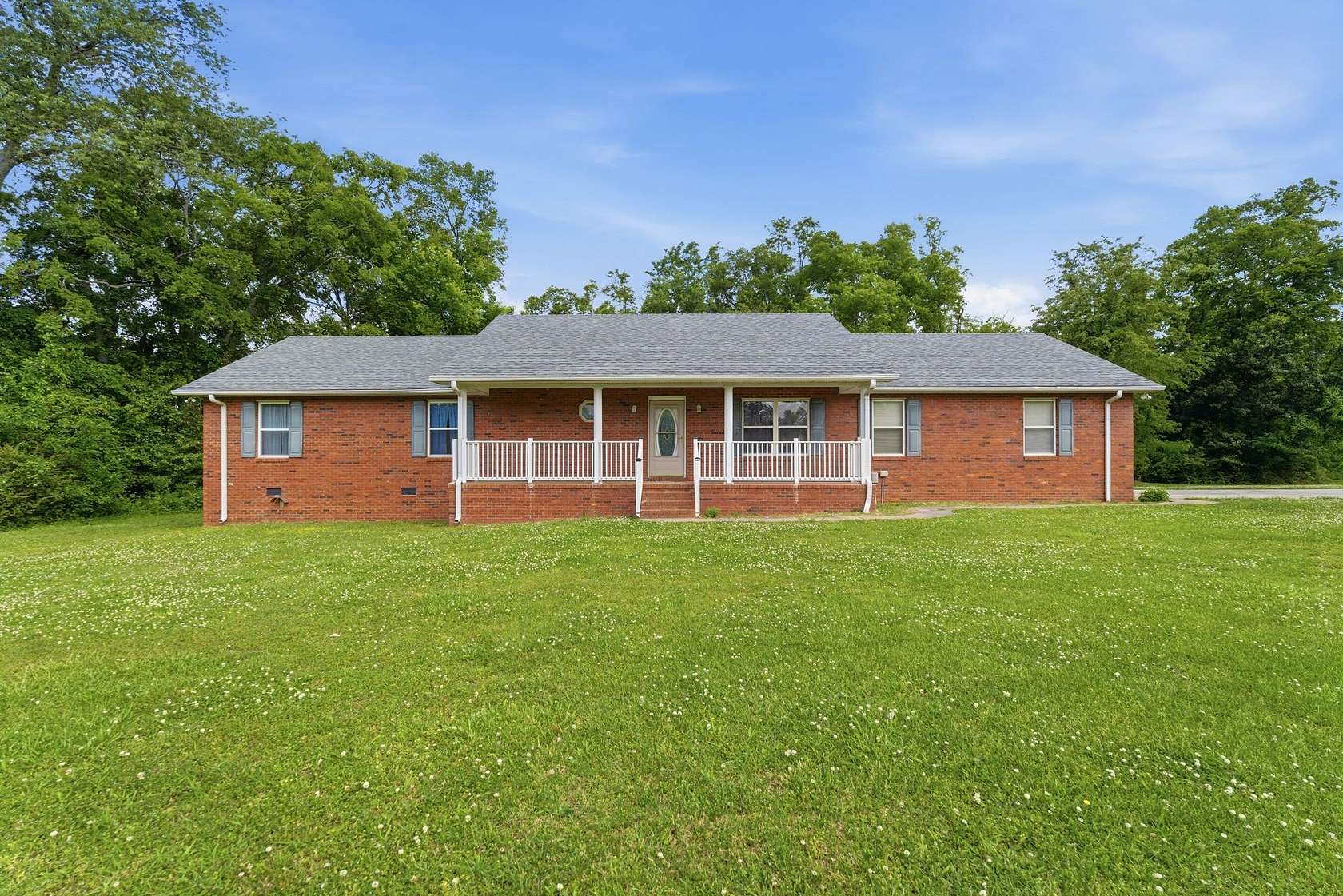 1.53 Acres of Land with Home for Sale in Decherd, Tennessee