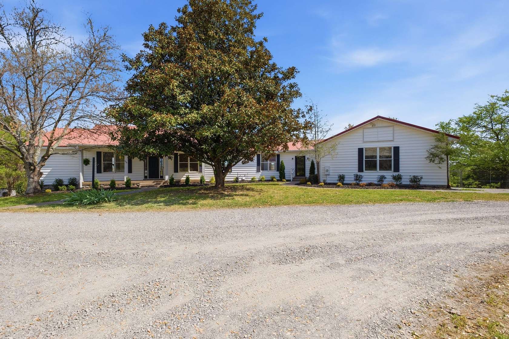 15 Acres of Land with Home for Sale in Lebanon, Tennessee