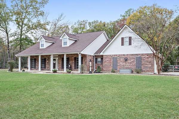 4.17 Acres of Land with Home for Sale in Lumberton, Texas