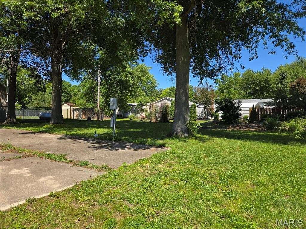 0.24 Acres of Residential Land for Sale in Carlyle, Illinois