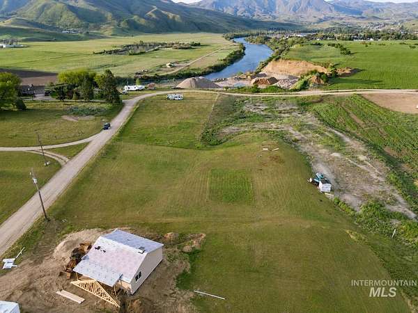 0.92 Acres of Residential Land for Sale in Horseshoe Bend, Idaho