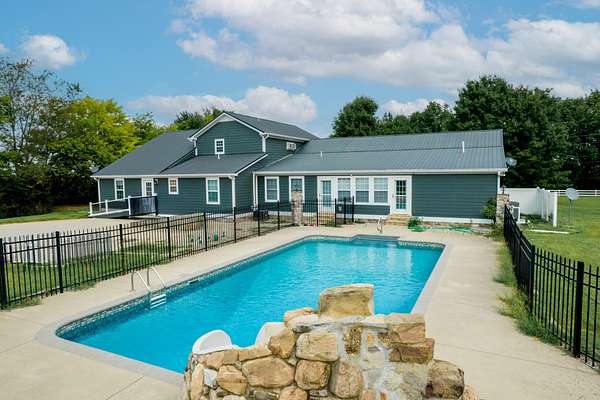 5.1 Acres of Land with Home for Sale in Springfield, Tennessee