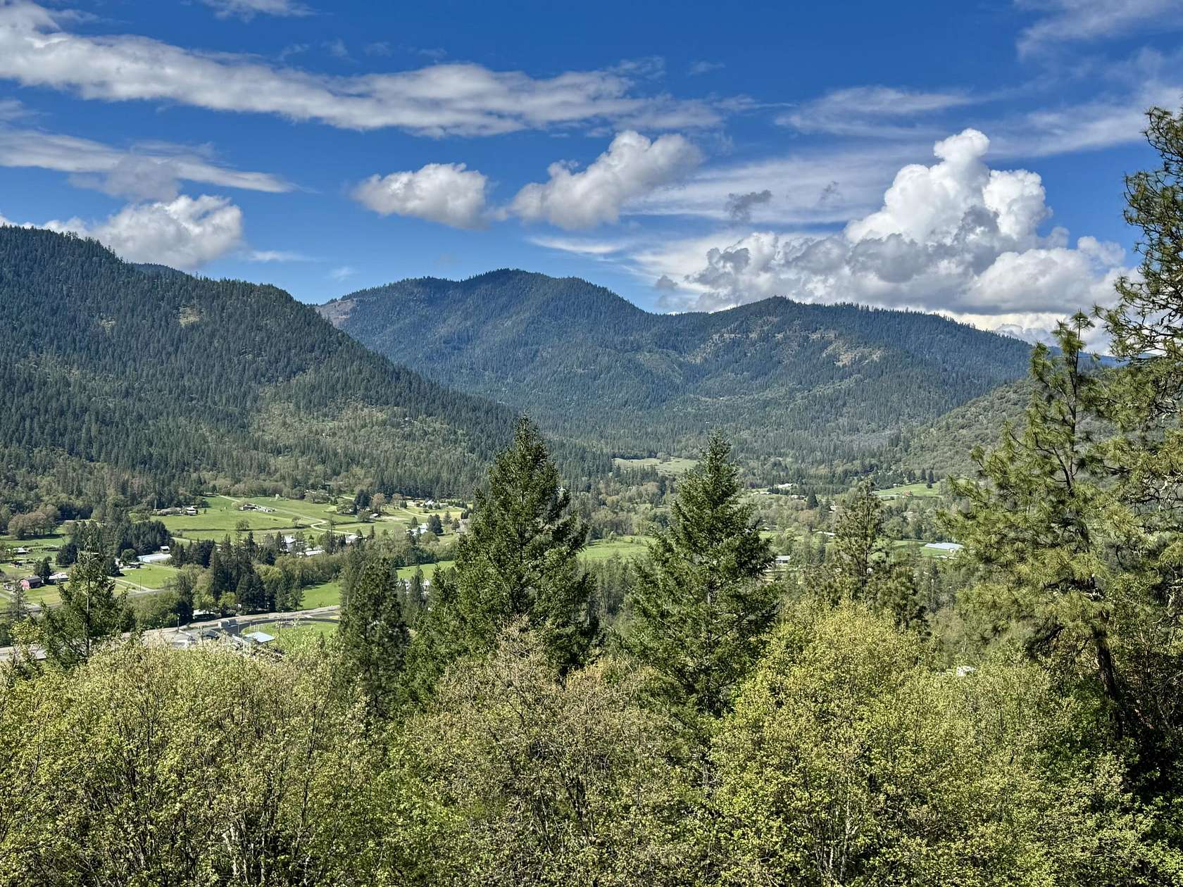 2.86 Acres of Land with Home for Sale in Rogue River, Oregon