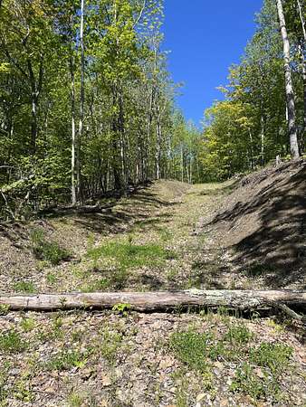 2.8 Acres of Residential Land for Sale in Gardiner, Maine