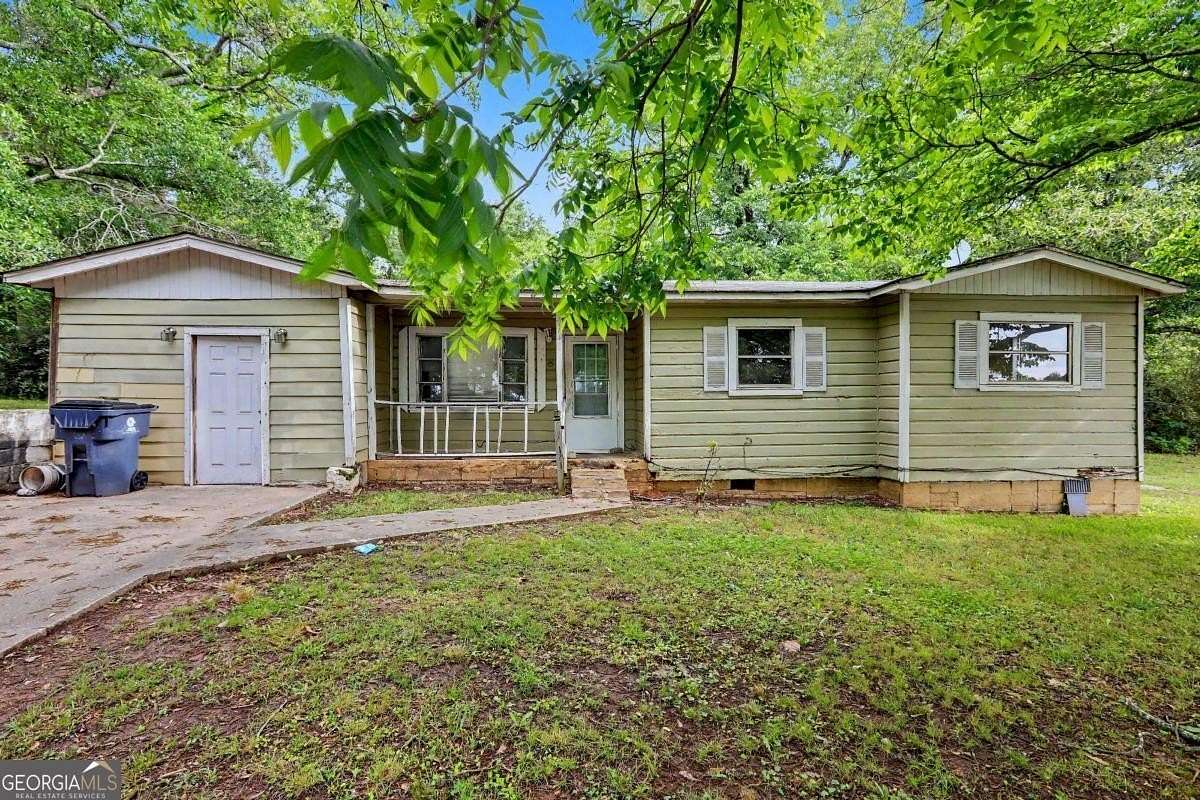 2.5 Acres of Land with Home for Sale in Grantville, Georgia